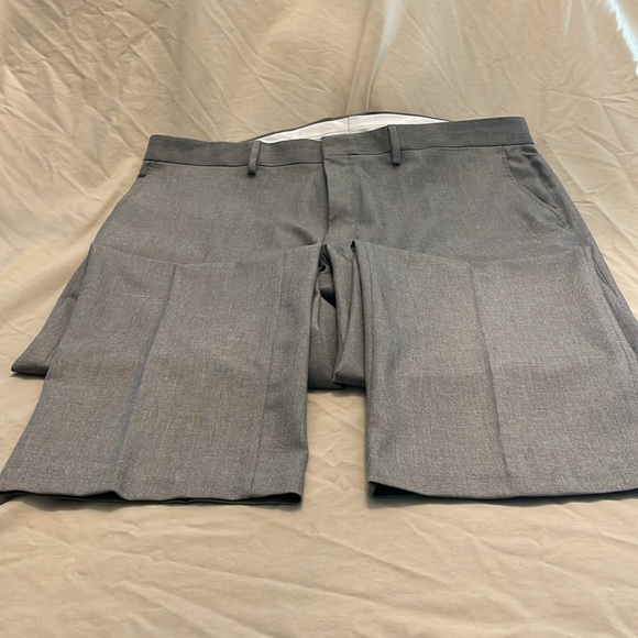 Kenneth Cole Reaction gray heather dress pants. 40 waist 32 inseam - Picture 2 of 6